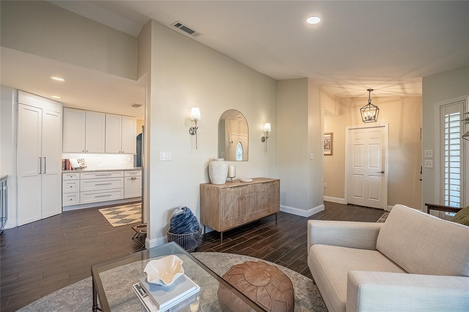 Image 10 of 52 For 1484 Shorewood Court