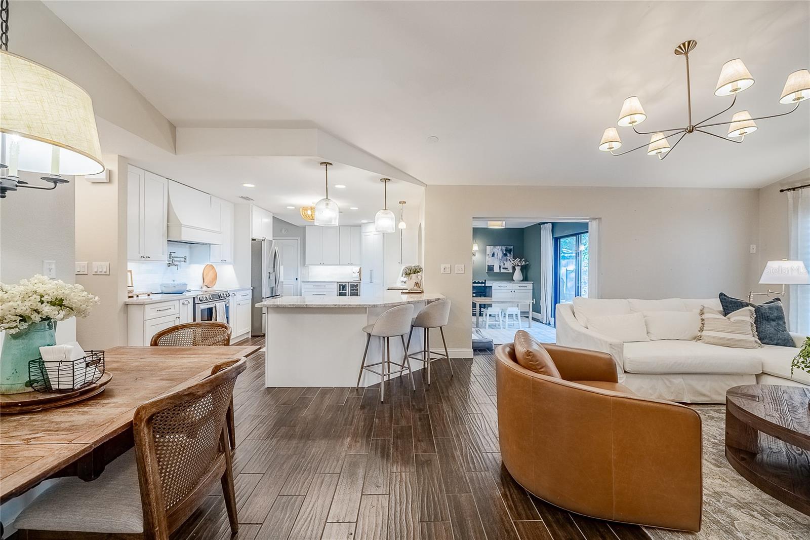 Image 13 of 52 For 1484 Shorewood Court