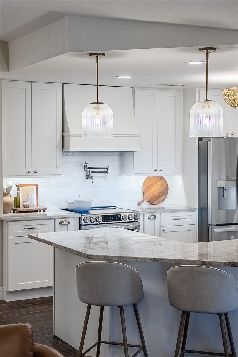 Image 16 of 52 For 1484 Shorewood Court