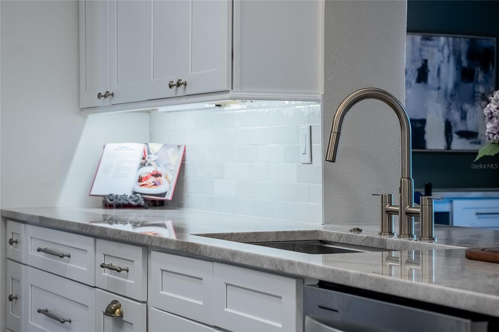 Image 18 of 52 For 1484 Shorewood Court