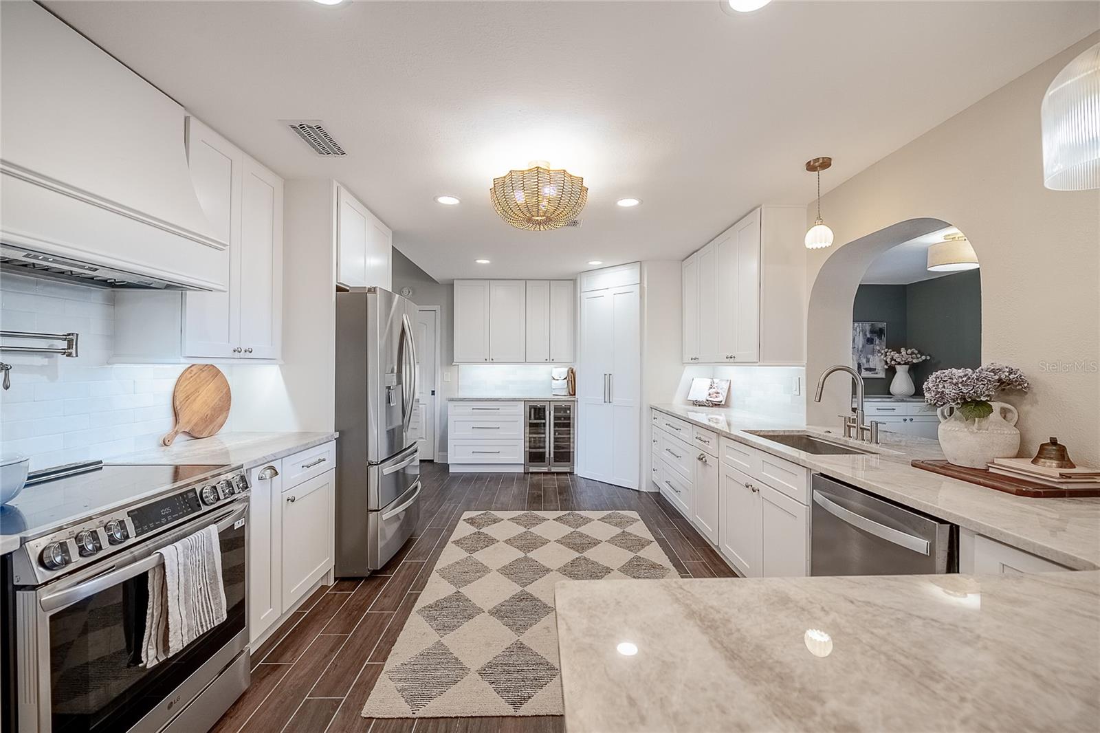 Image 22 of 52 For 1484 Shorewood Court