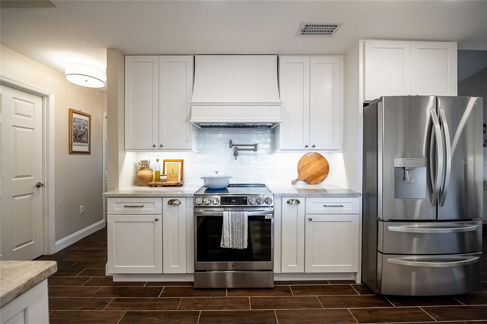 Image 24 of 52 For 1484 Shorewood Court