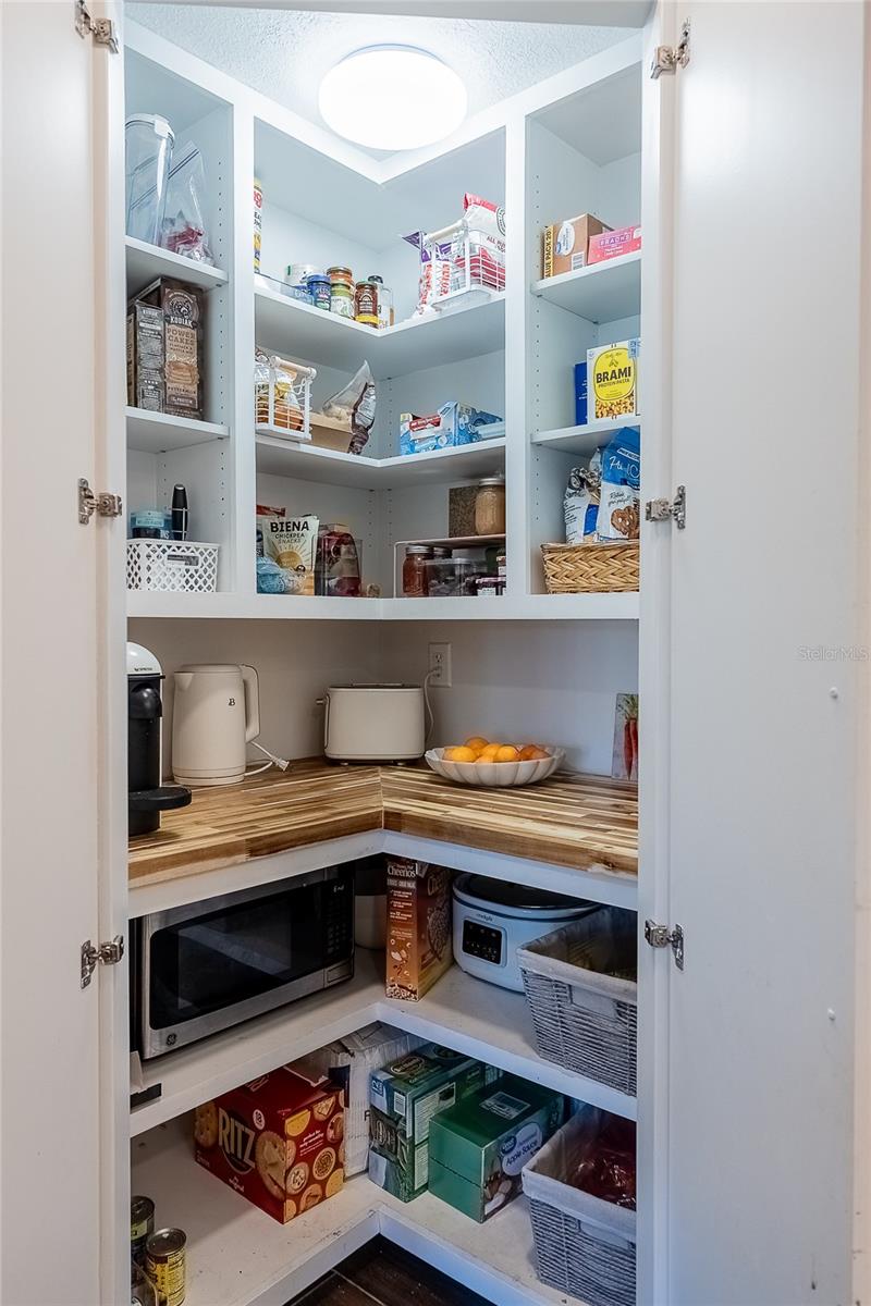 Image 26 of 52 For 1484 Shorewood Court