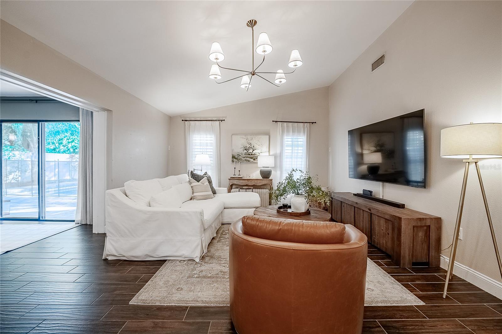 Image 27 of 52 For 1484 Shorewood Court