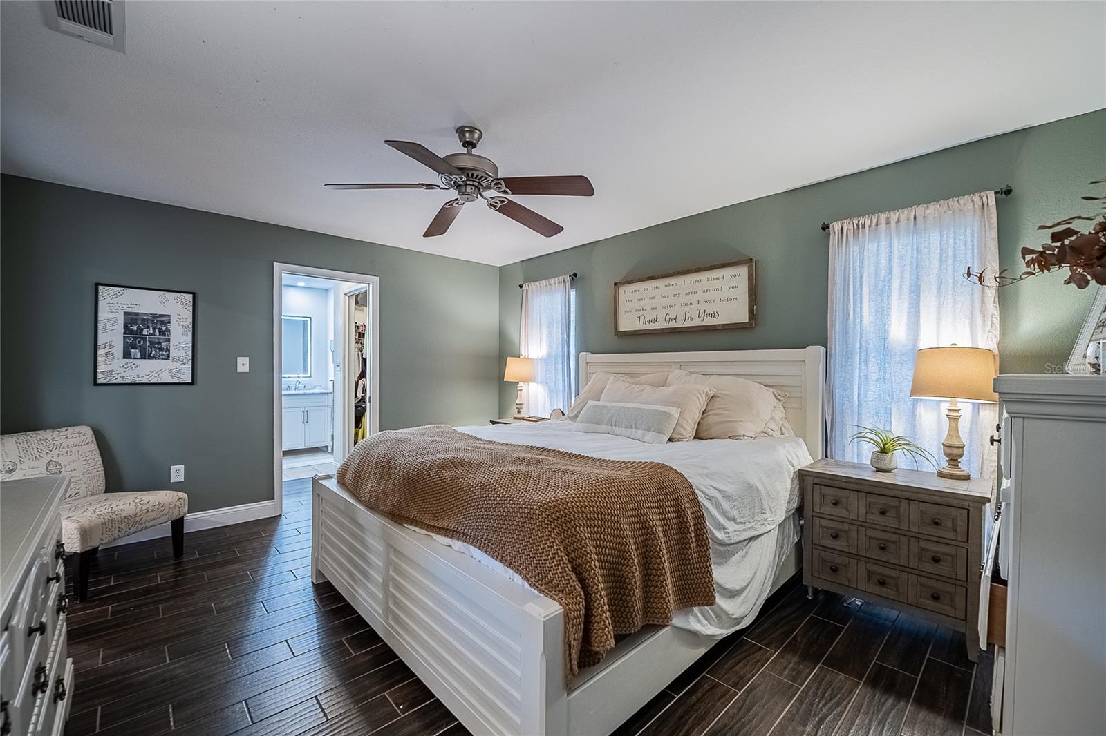 Image 33 of 52 For 1484 Shorewood Court