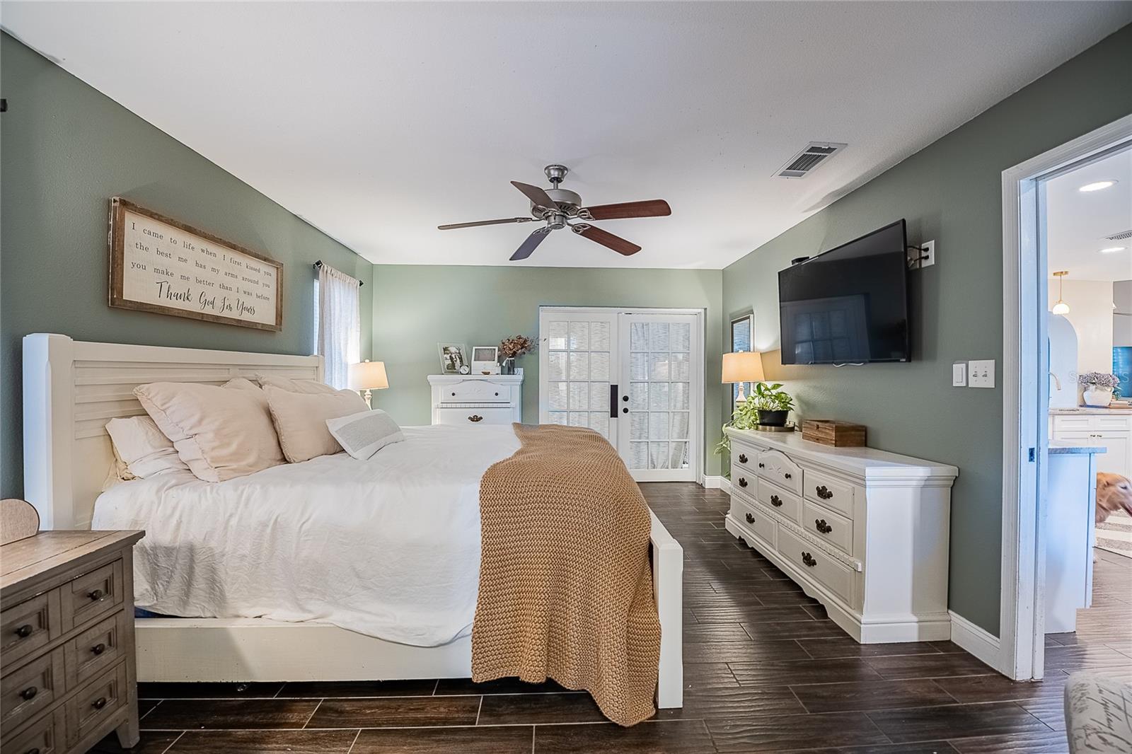 Image 34 of 52 For 1484 Shorewood Court