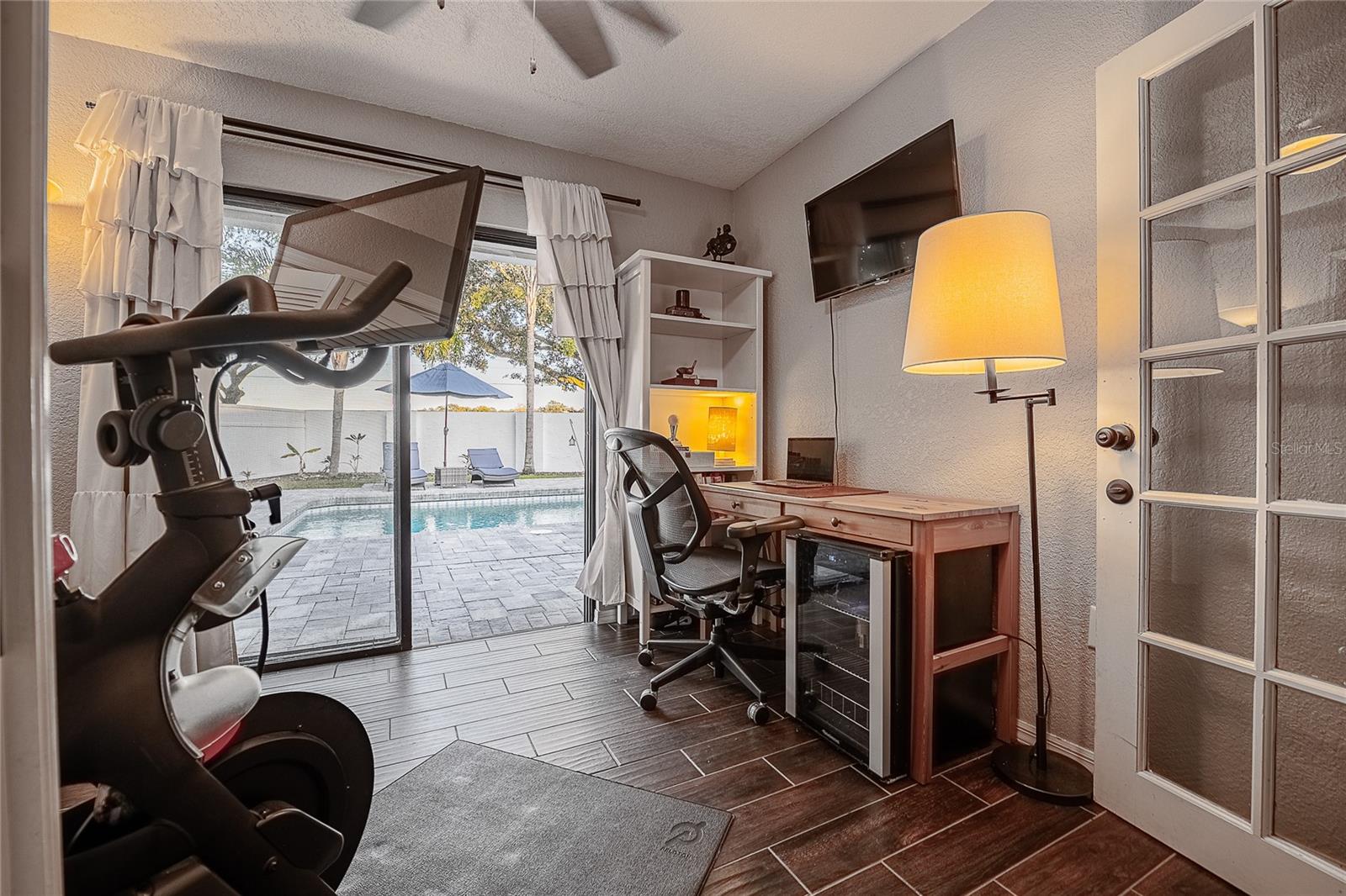 Image 37 of 52 For 1484 Shorewood Court