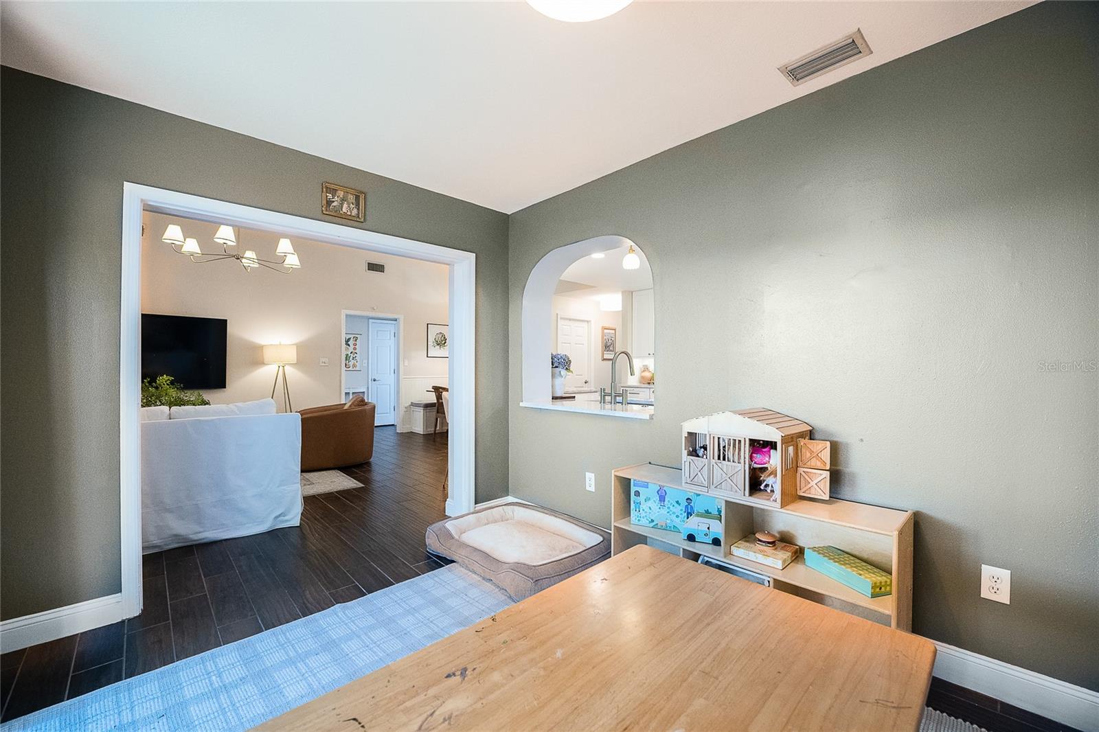 Image 38 of 52 For 1484 Shorewood Court