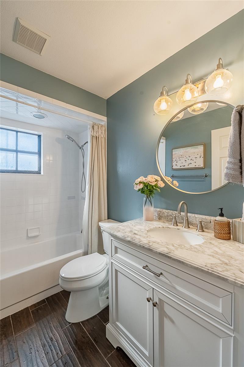 Image 41 of 52 For 1484 Shorewood Court