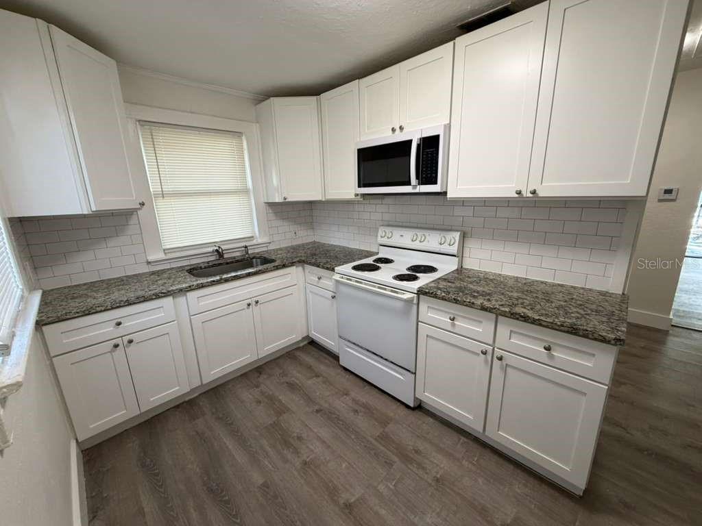 Image 9 of 18 For 3404 33rd Avenue