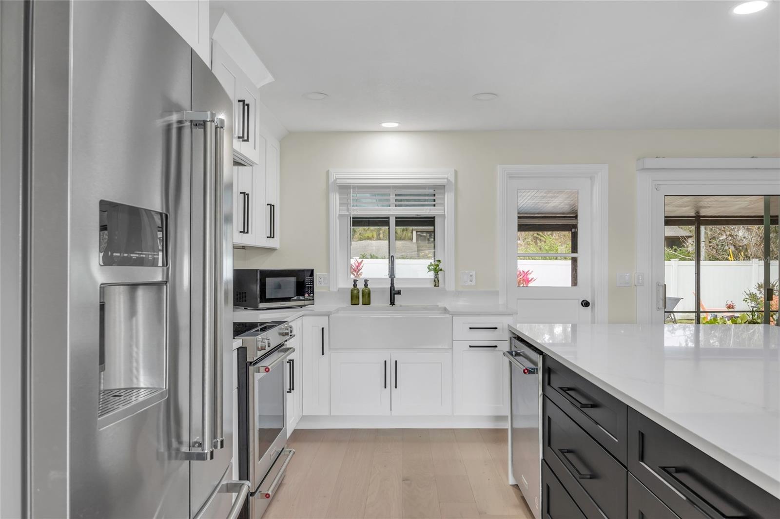 Listing photo id 10 for 1917 Hewett Lane