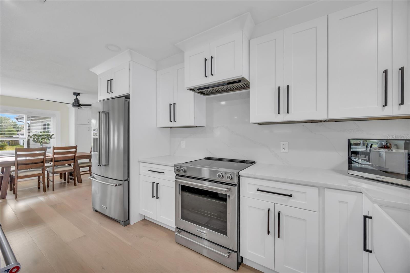 Listing photo id 14 for 1917 Hewett Lane