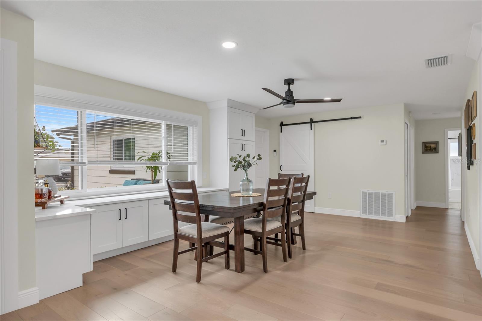 Listing photo id 16 for 1917 Hewett Lane