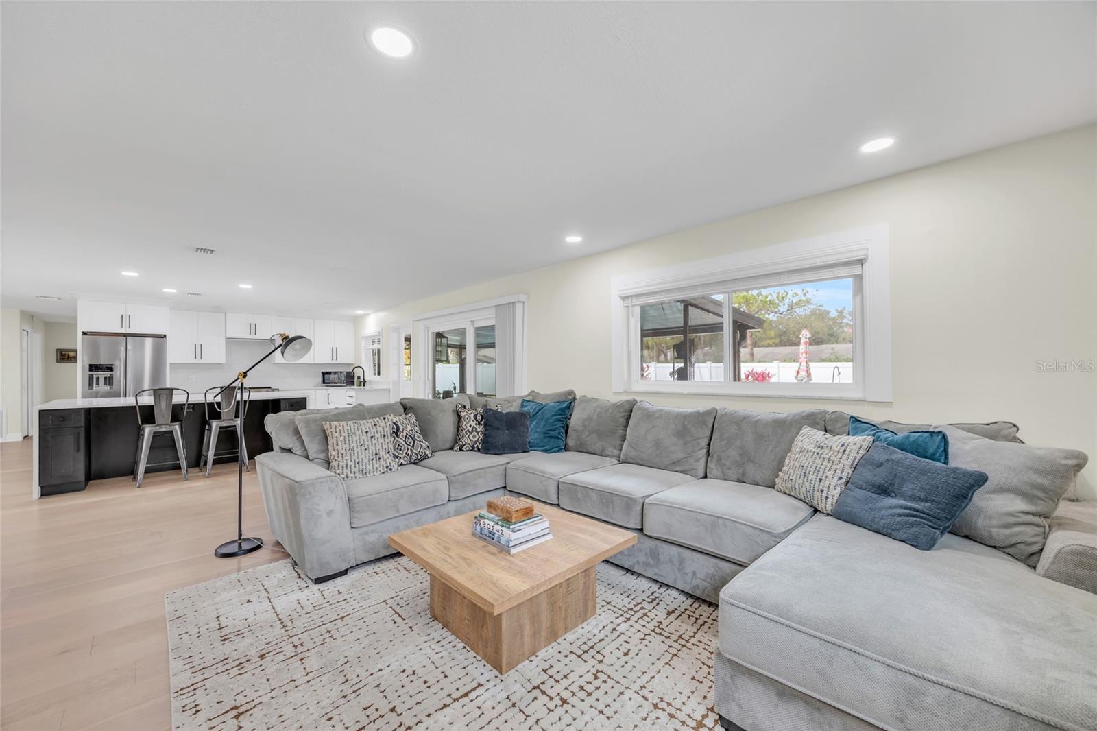 Listing photo id 18 for 1917 Hewett Lane