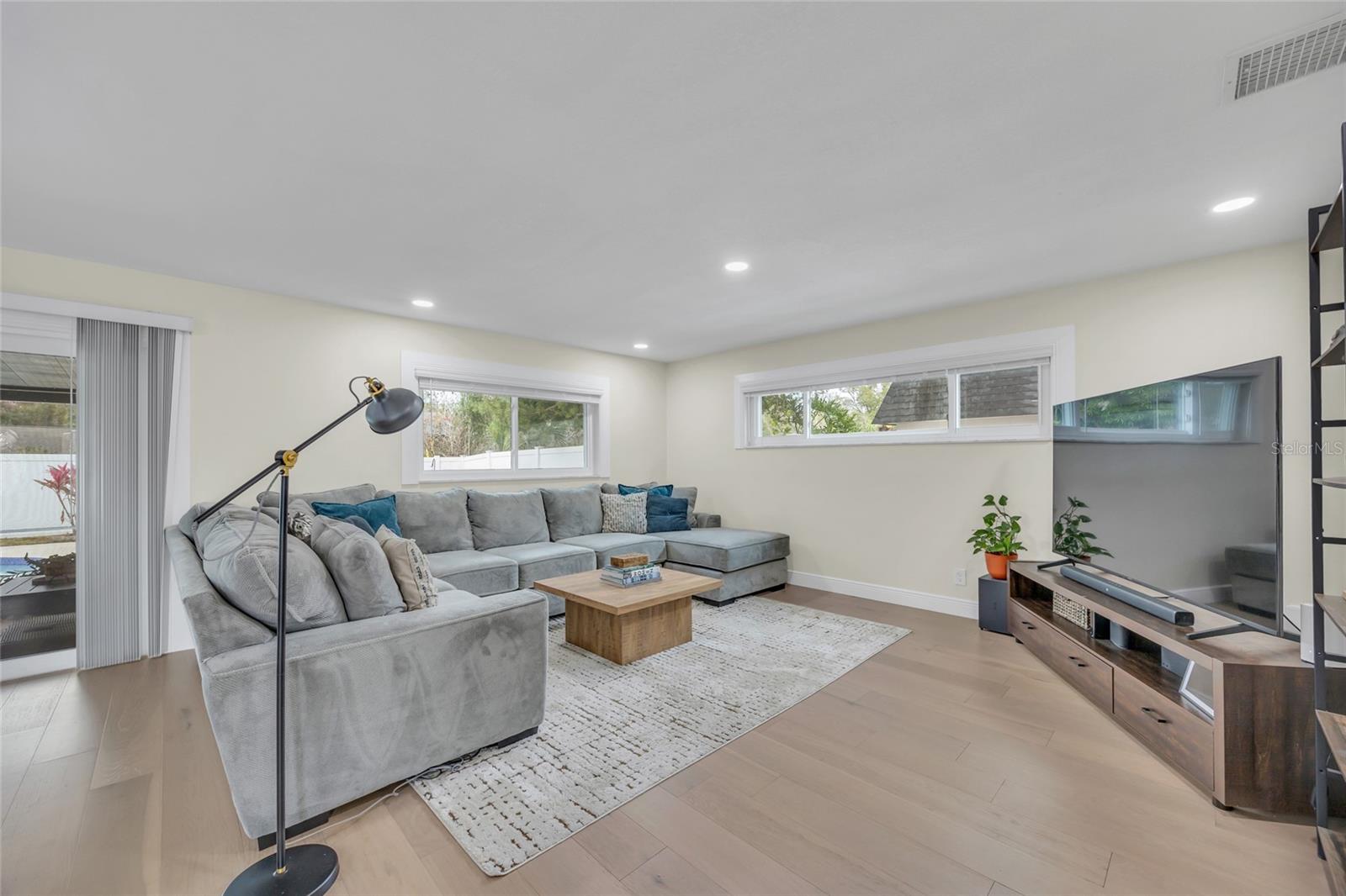 Listing photo id 19 for 1917 Hewett Lane