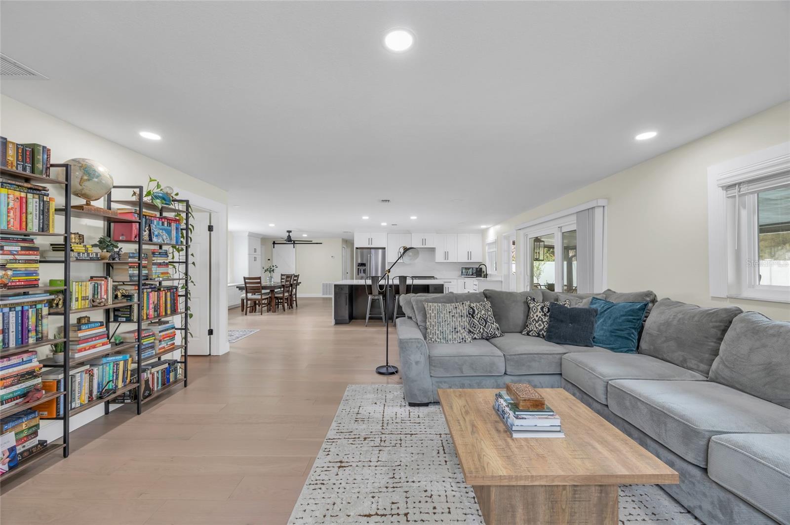 Listing photo id 20 for 1917 Hewett Lane