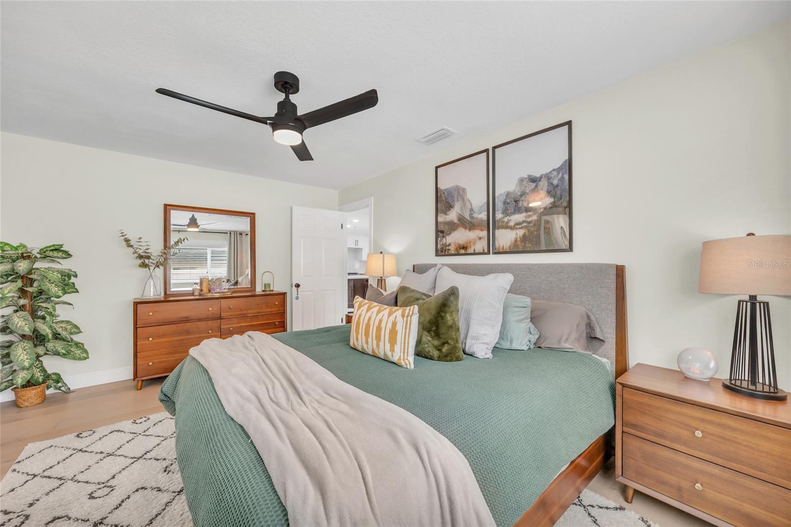 Listing photo id 22 for 1917 Hewett Lane