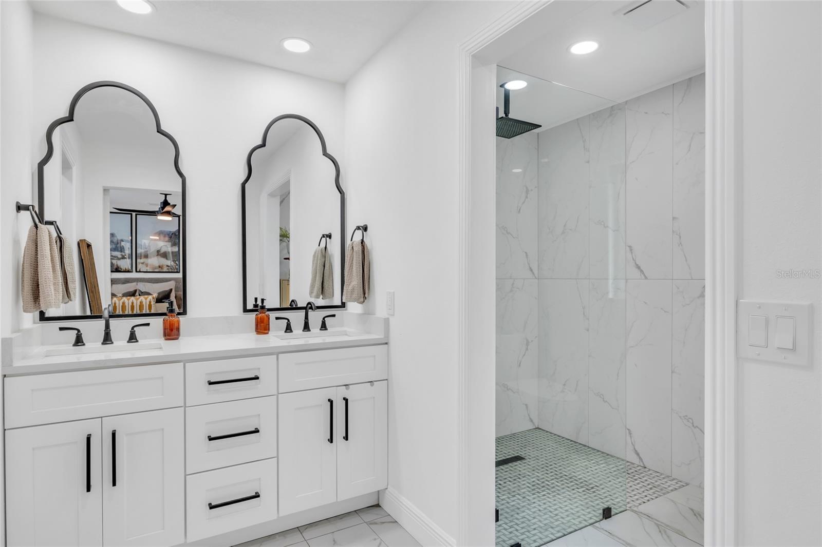 Listing photo id 25 for 1917 Hewett Lane