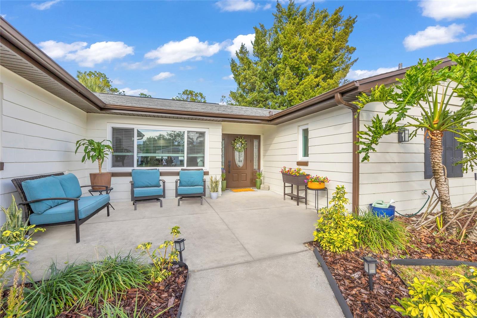 Listing photo id 1 for 1917 Hewett Lane