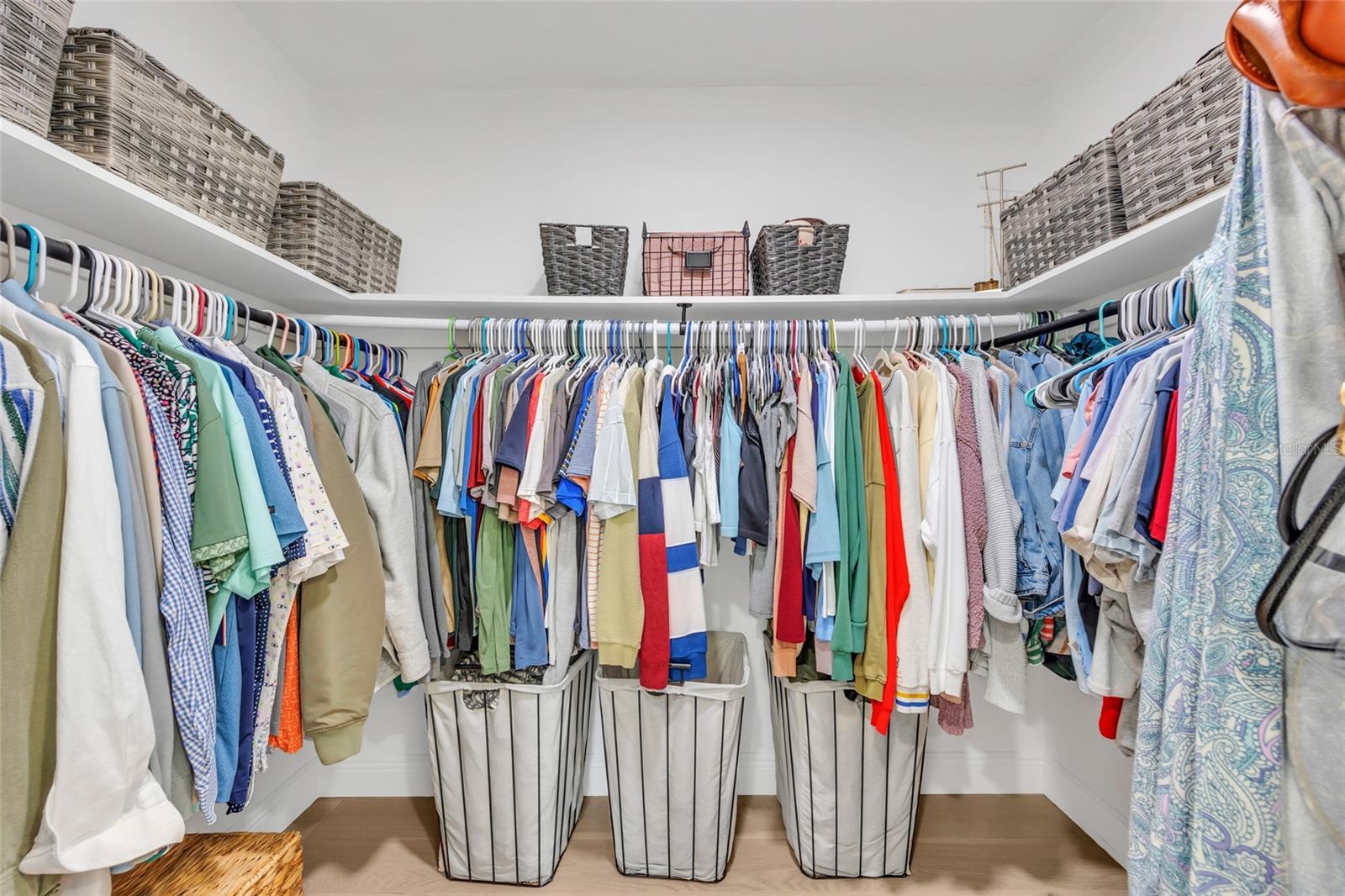 Listing photo id 28 for 1917 Hewett Lane