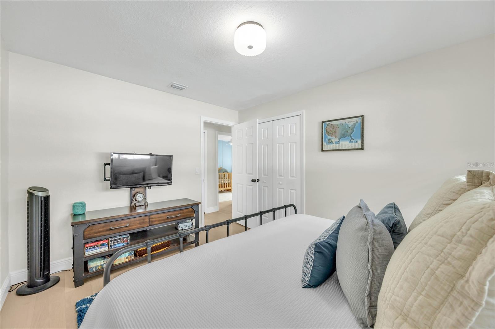 Listing photo id 31 for 1917 Hewett Lane