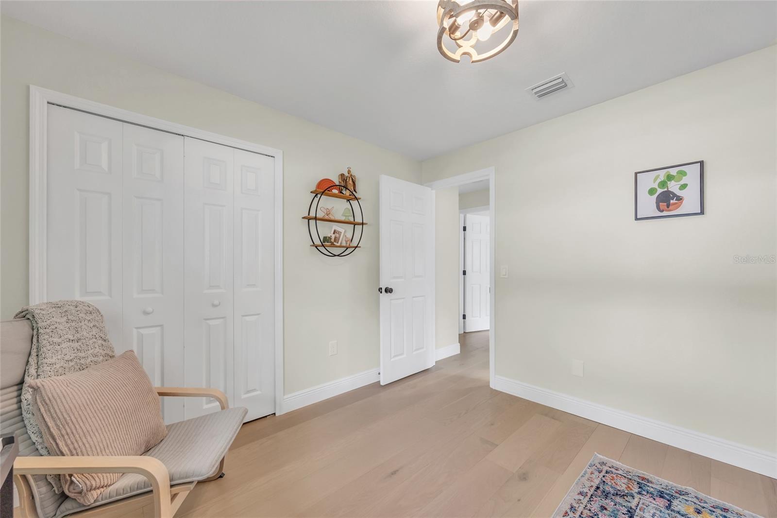 Listing photo id 33 for 1917 Hewett Lane