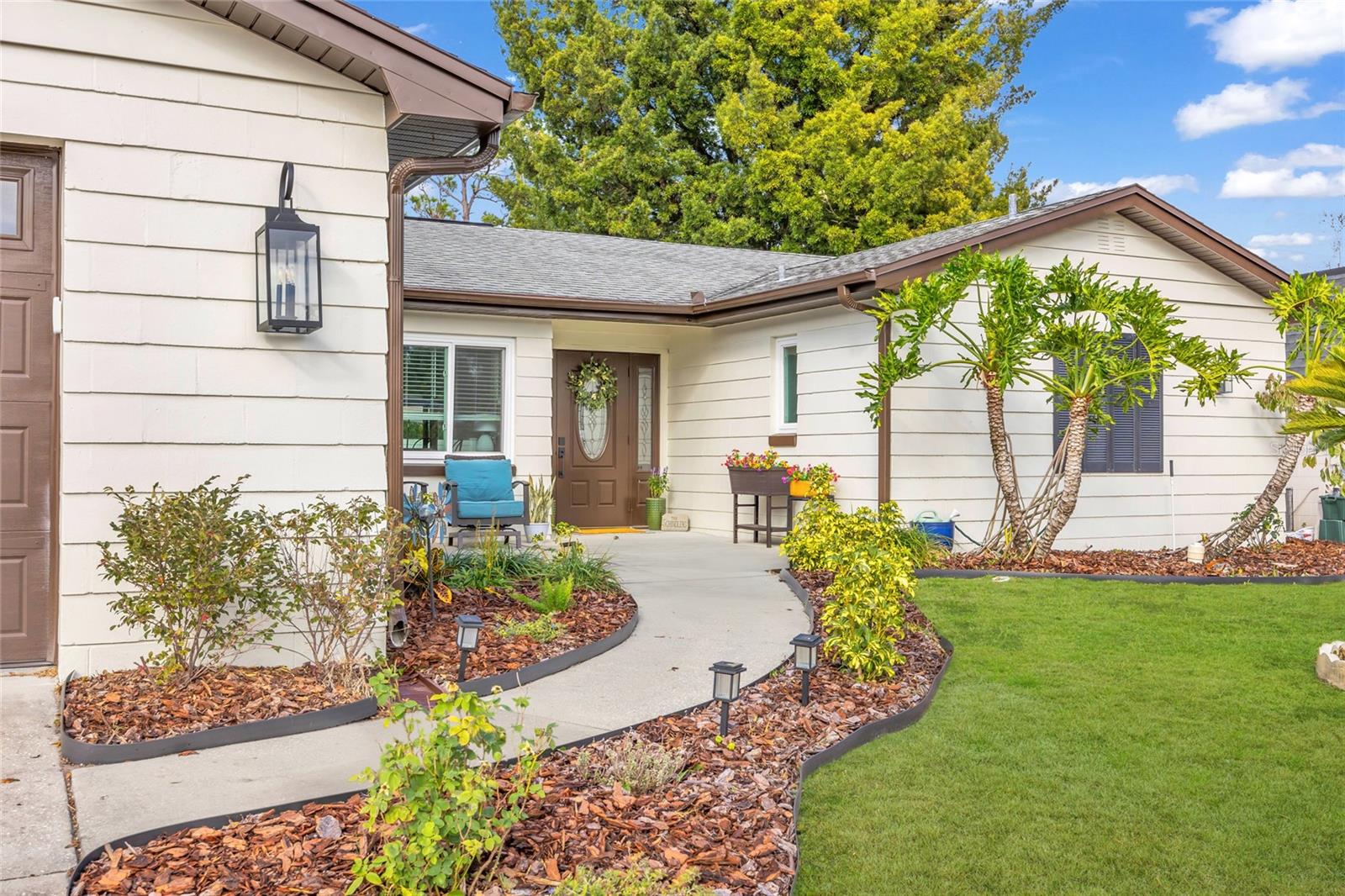 Listing photo id 2 for 1917 Hewett Lane