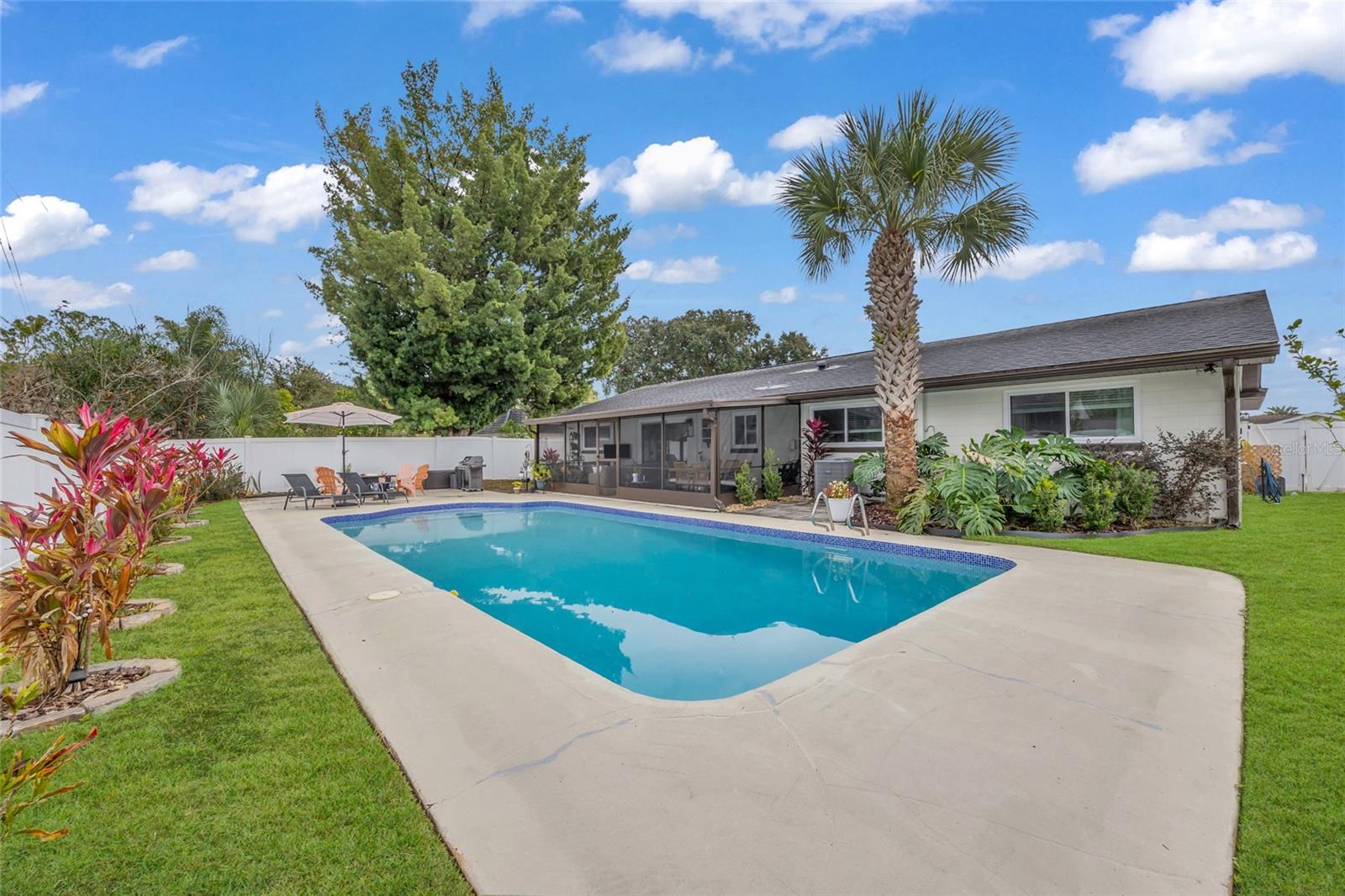 Listing photo id 41 for 1917 Hewett Lane