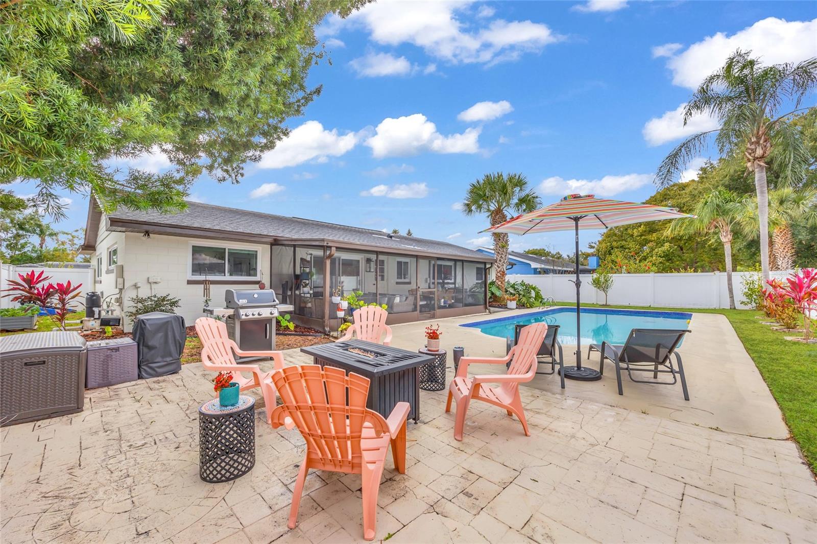 Listing photo id 42 for 1917 Hewett Lane