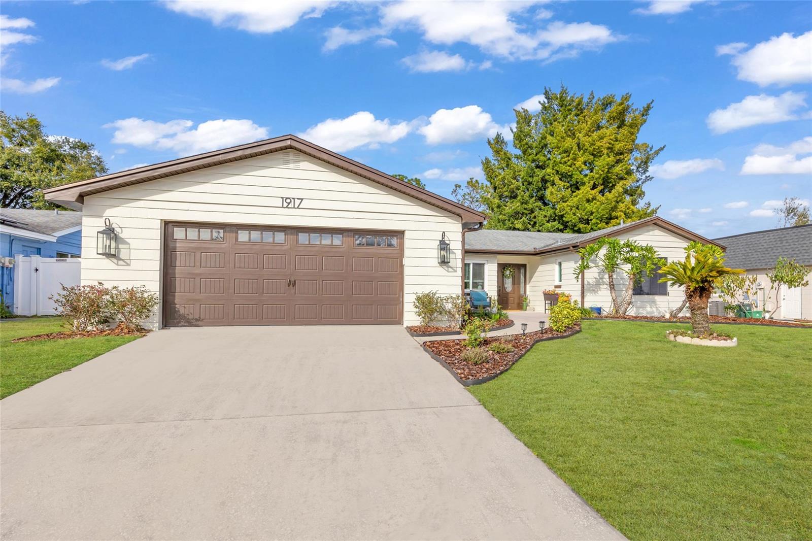 Listing photo id 3 for 1917 Hewett Lane