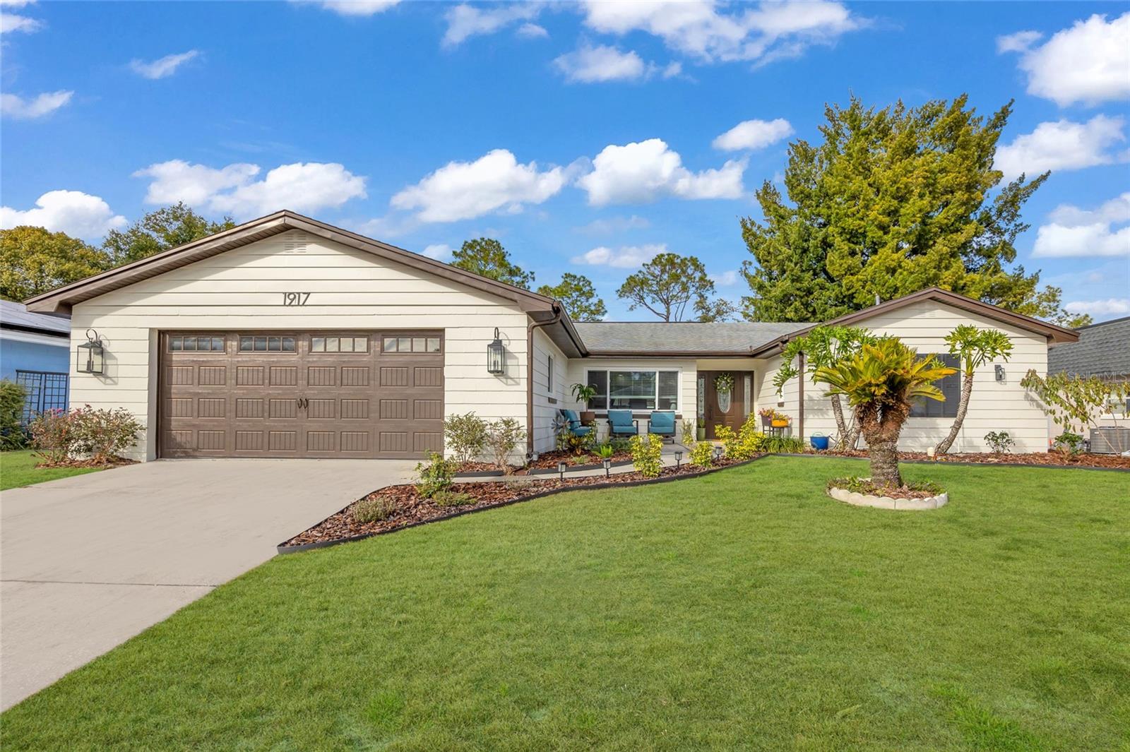 Listing photo id 4 for 1917 Hewett Lane