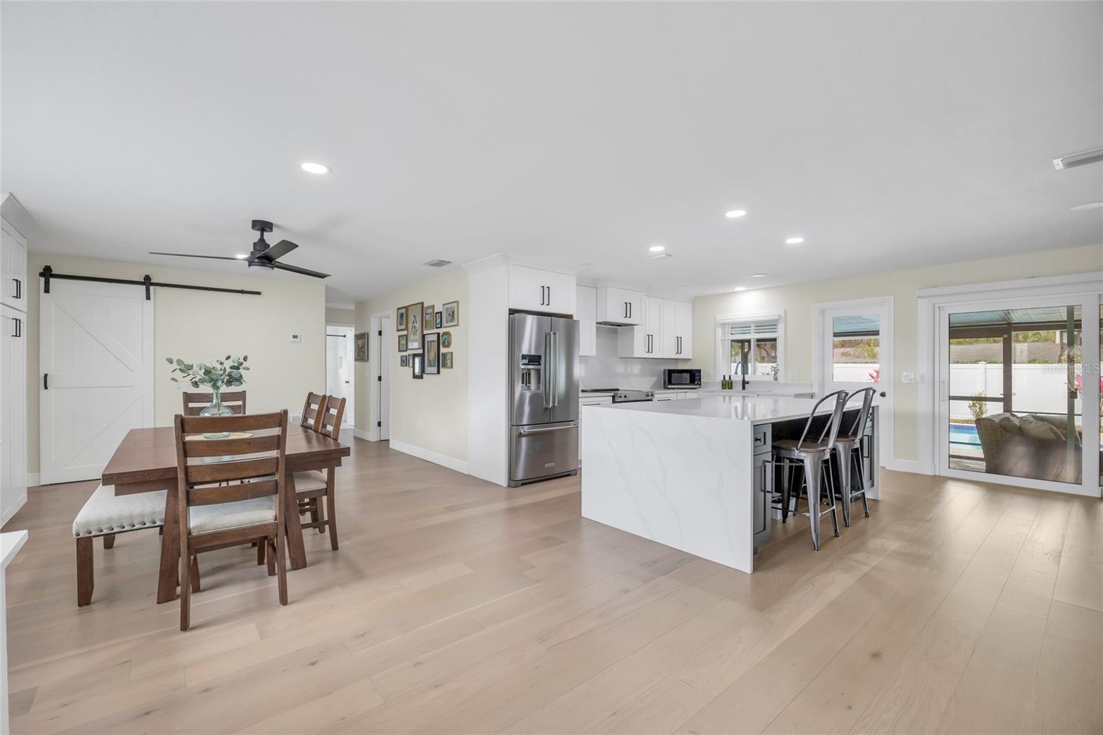 Listing photo id 6 for 1917 Hewett Lane