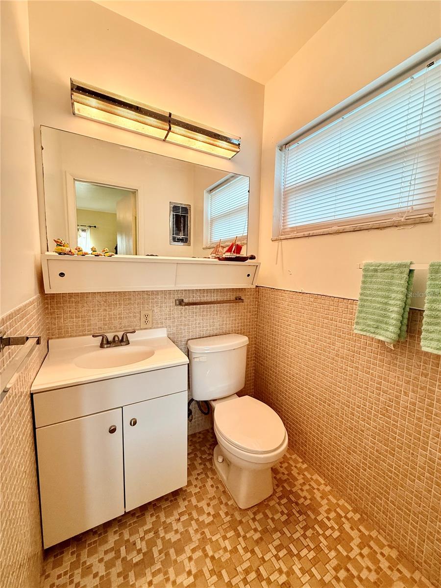 Image 16 of 35 For 1700 6th Street Nw C1