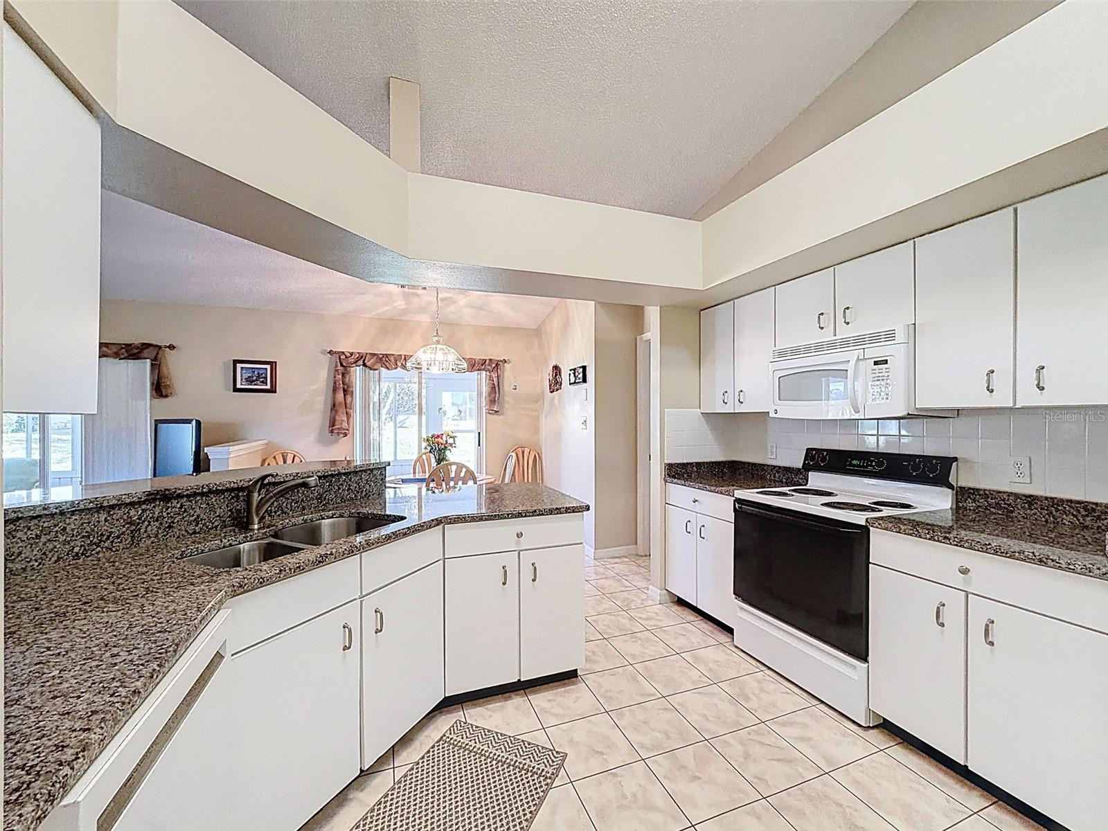 Image 13 of 52 For 5865 Macaw Place