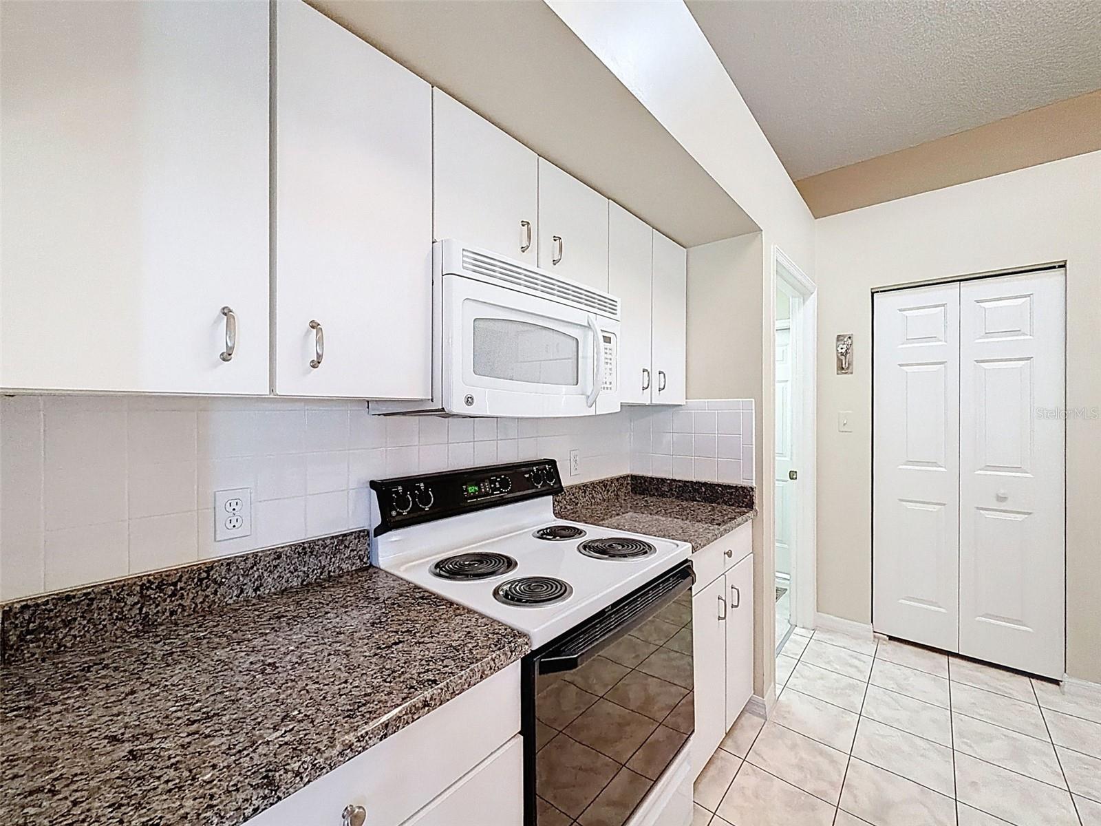 Image 14 of 52 For 5865 Macaw Place