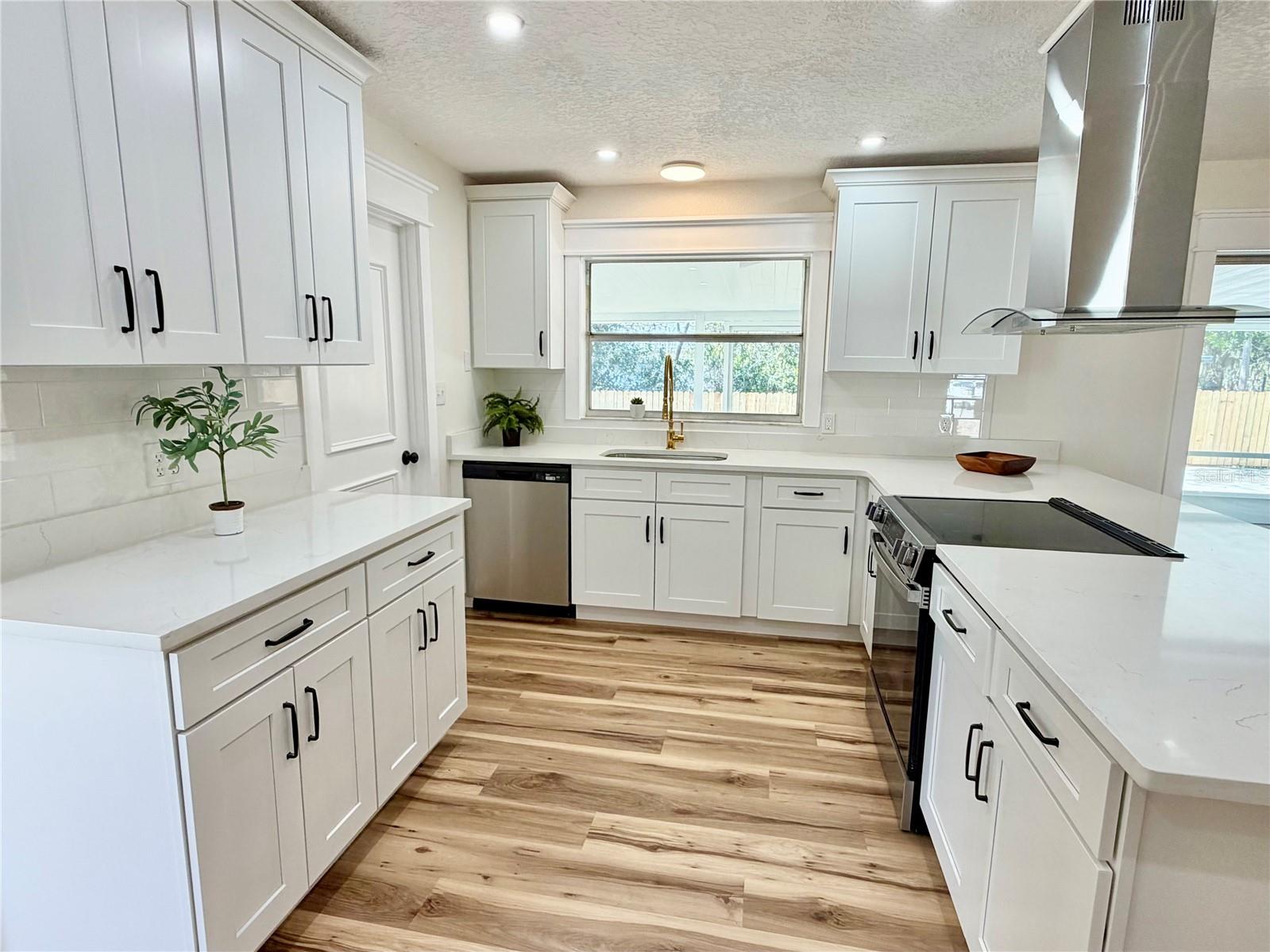 Image 4 of 33 For 1624 Leslie Drive