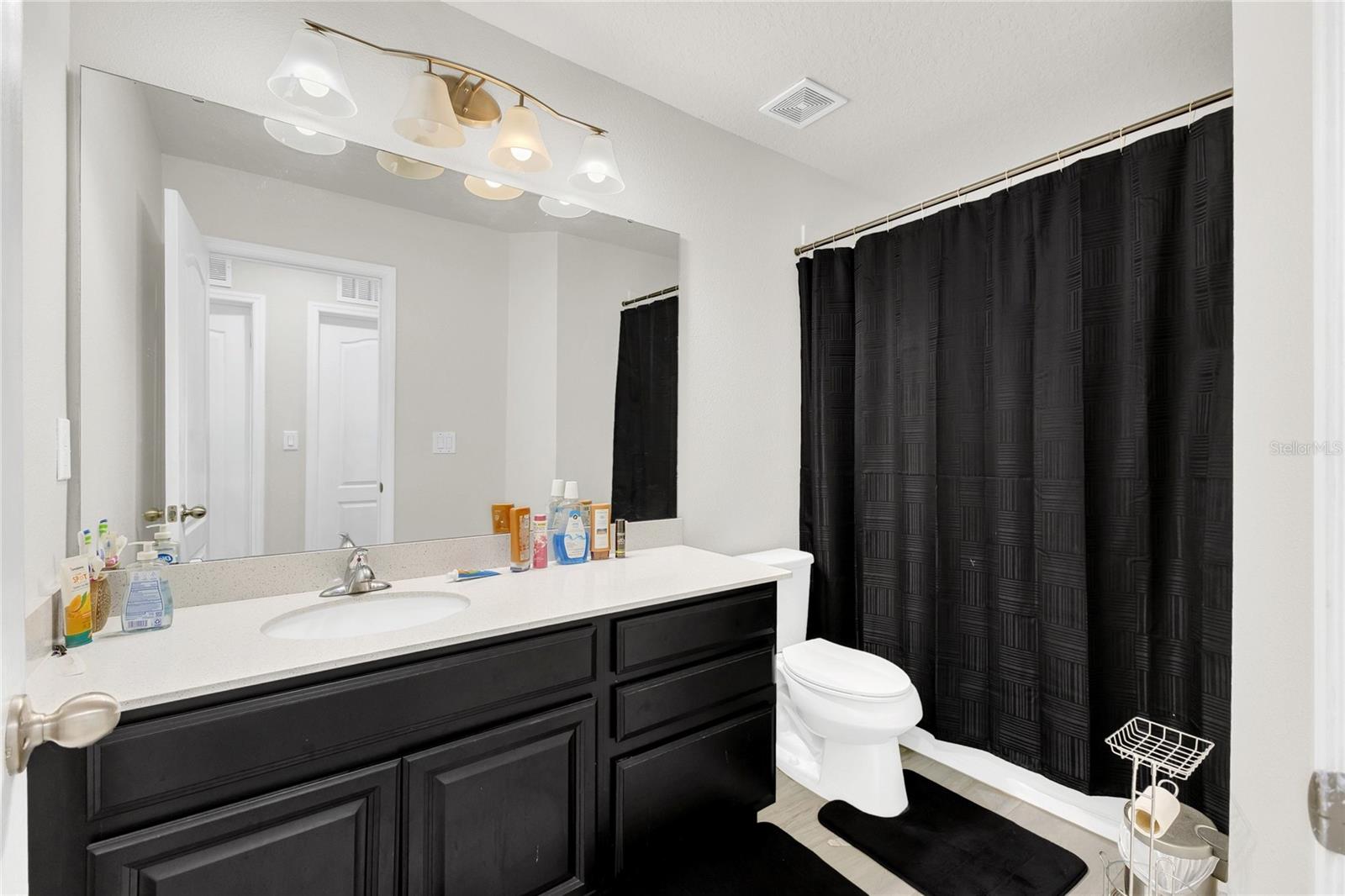 Image 19 of 28 For 4424 Silver Creek Street