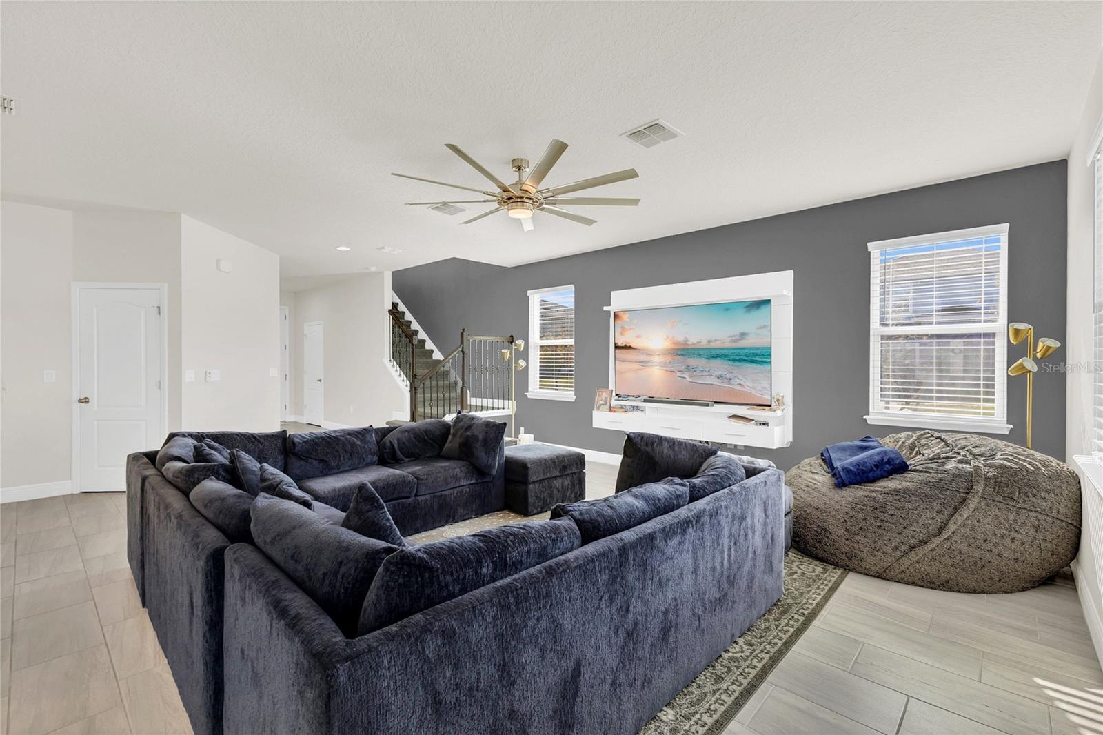 Image 4 of 28 For 4424 Silver Creek Street