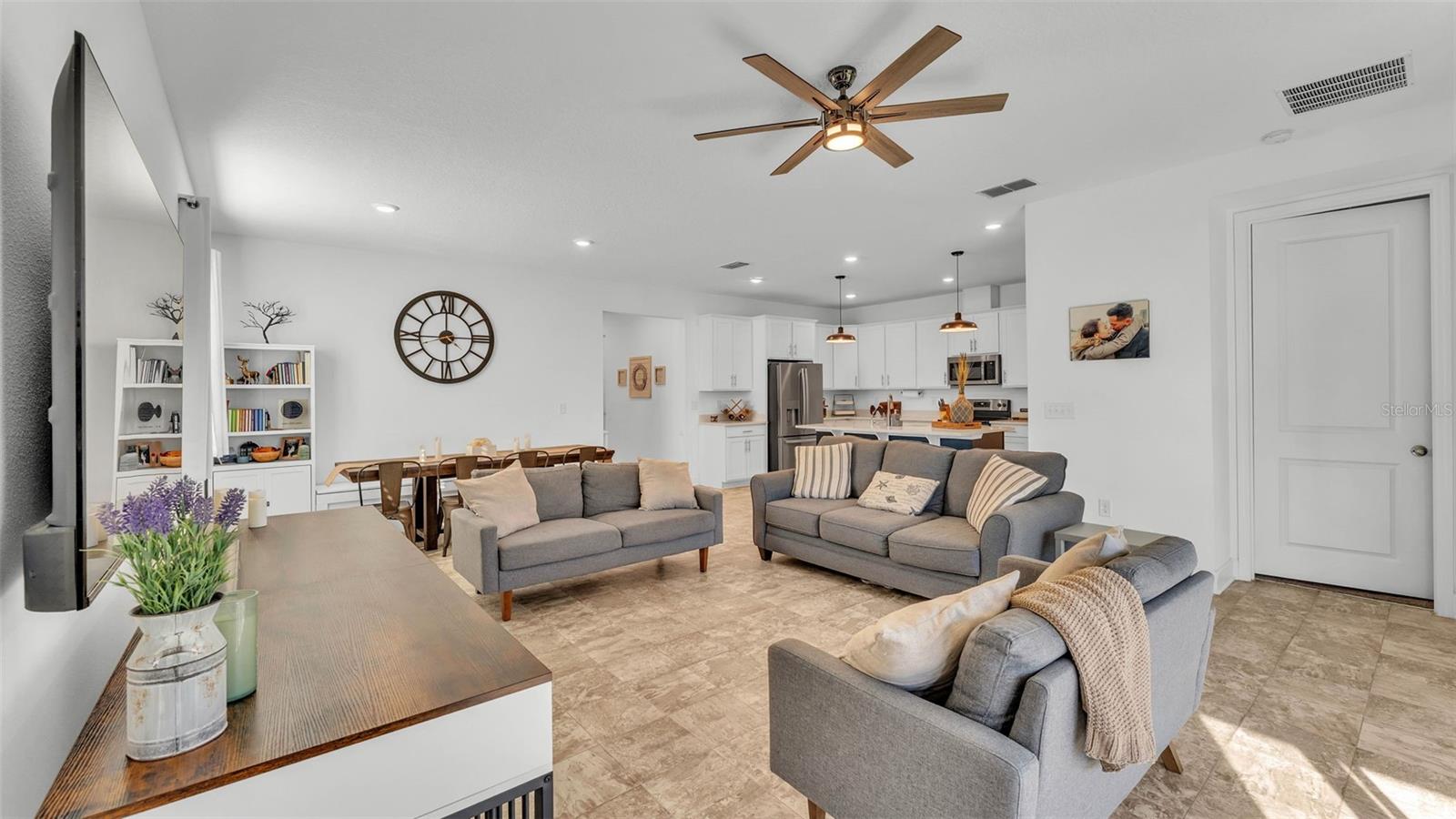 Image 3 of 41 For 1725 Hill Top Drive