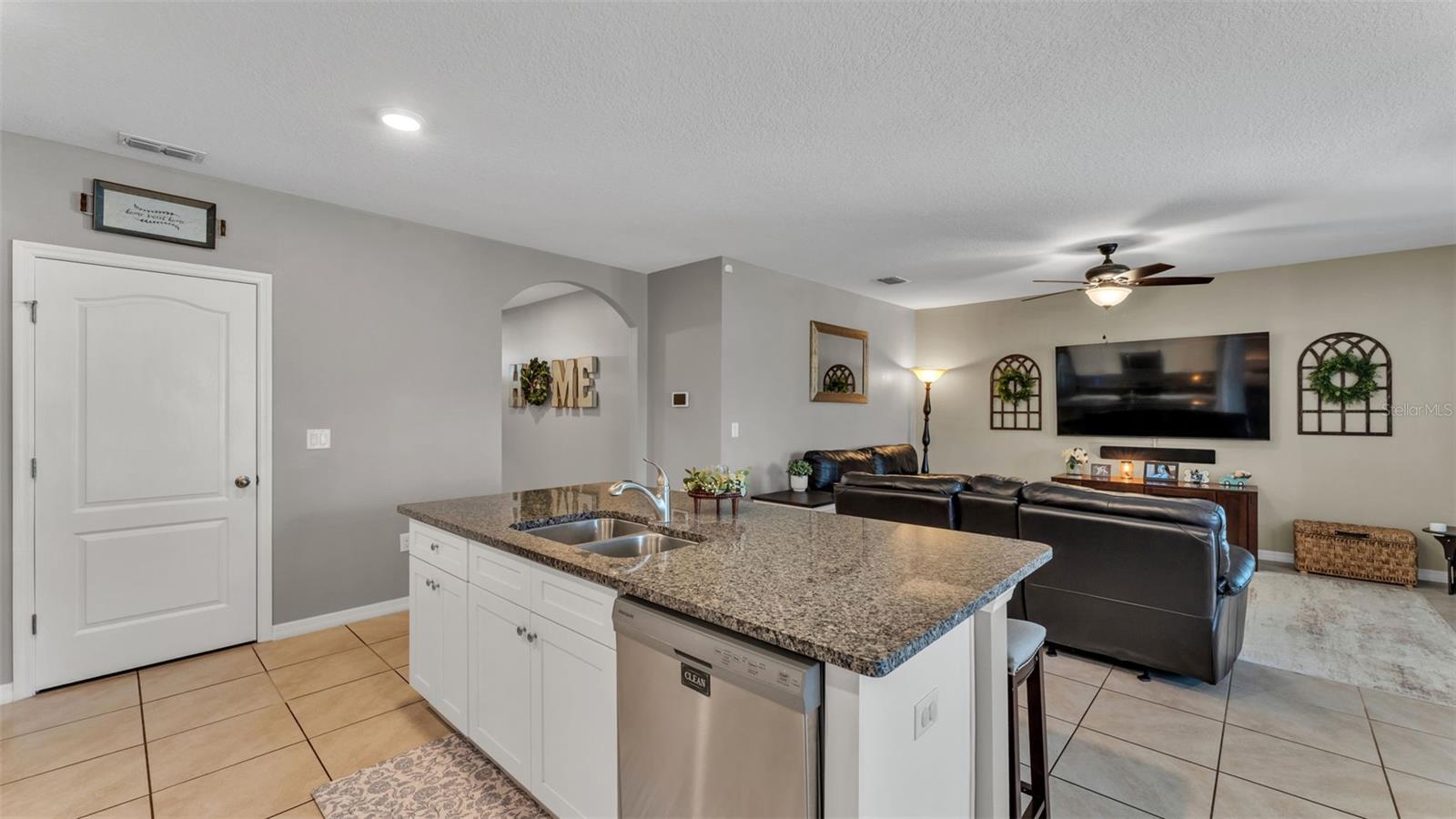 Image 11 of 32 For 198 St Thomas Drive