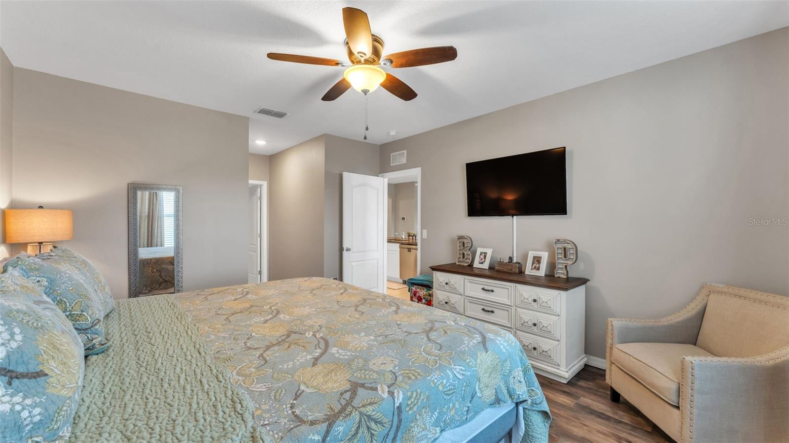 Image 15 of 32 For 198 St Thomas Drive