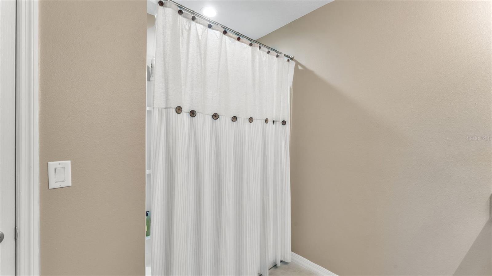 Image 18 of 32 For 198 St Thomas Drive