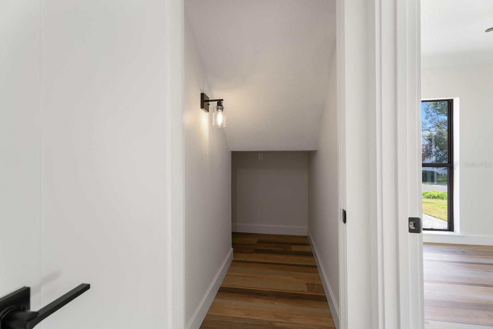 Image 31 of 62 For 1944 Vista View Drive