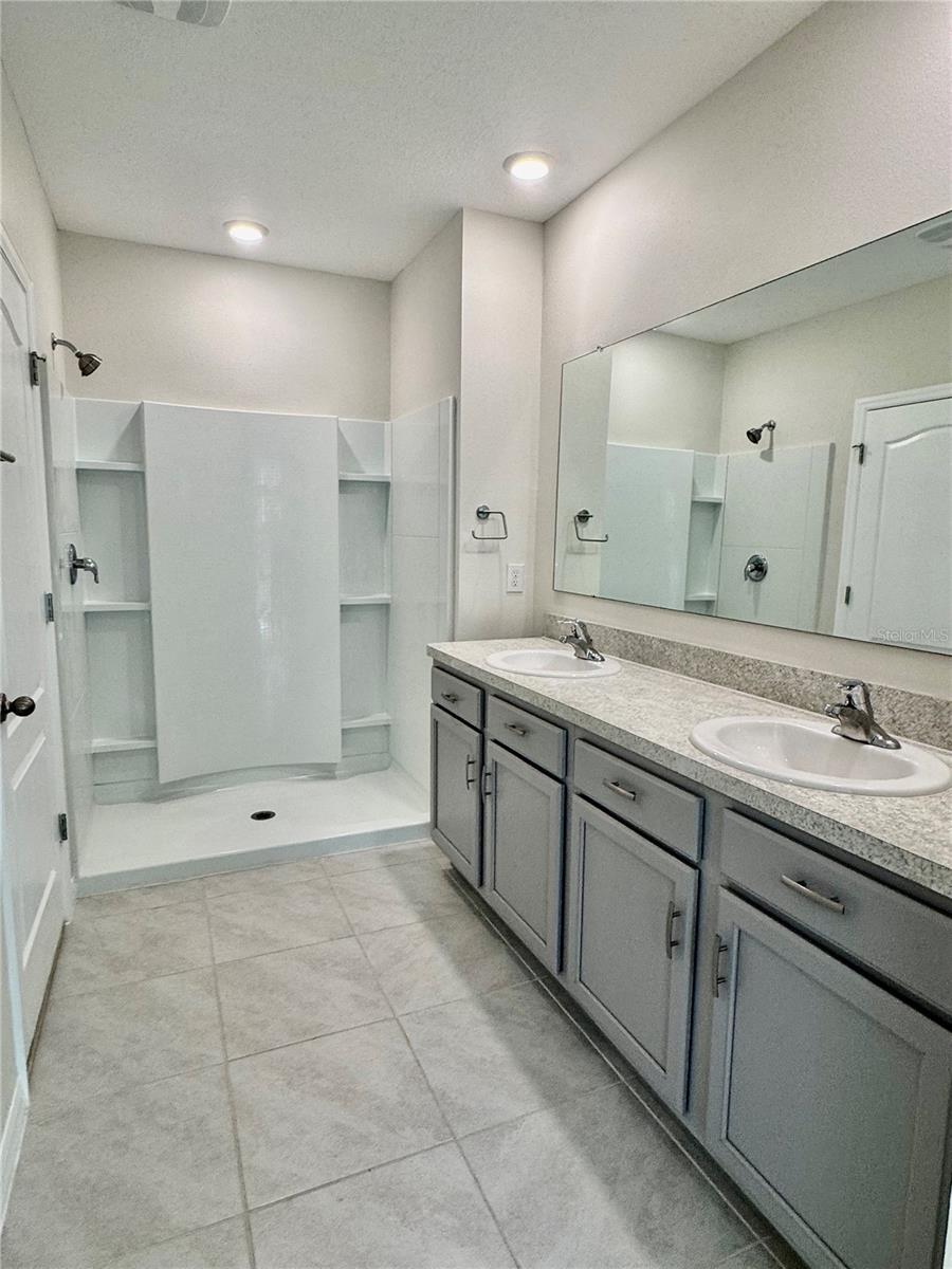 Image 17 of 39 For 309 Gina Lane