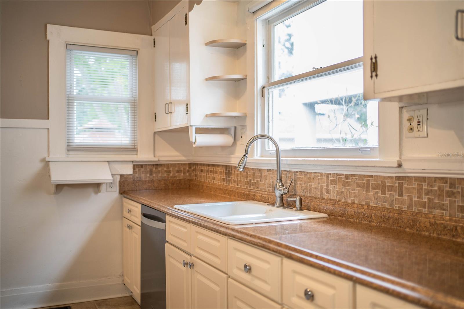 Listing photo id 8 for 1919 North A Street