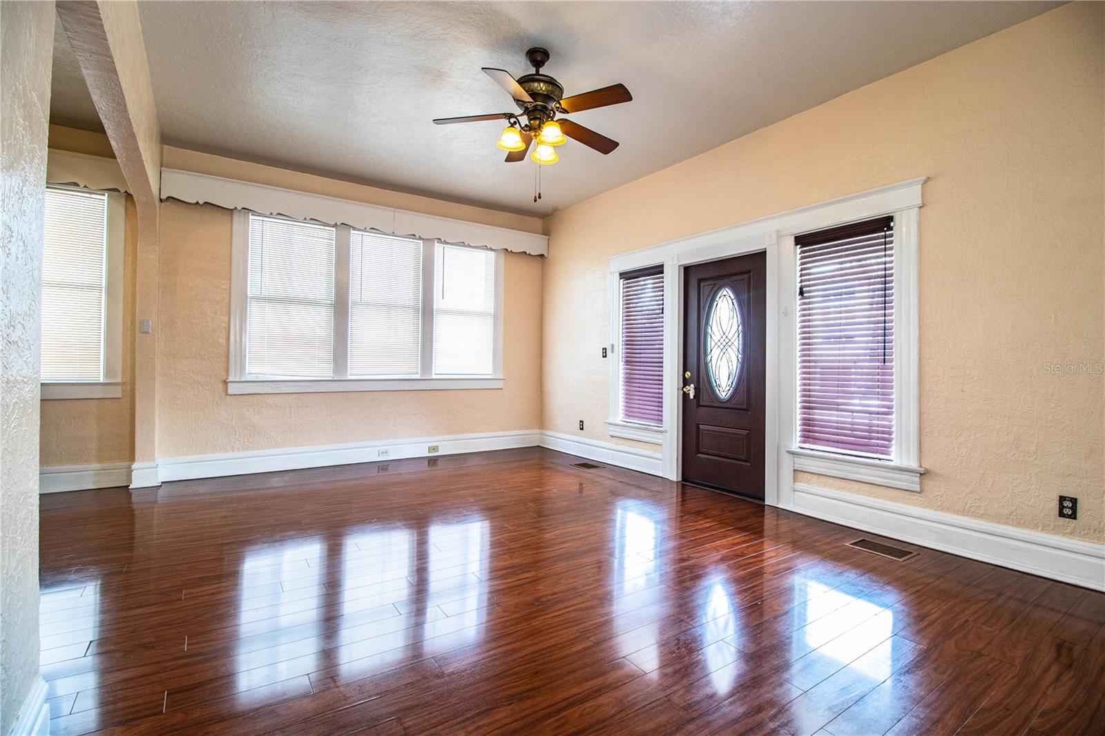 Listing photo id 12 for 1919 North A Street