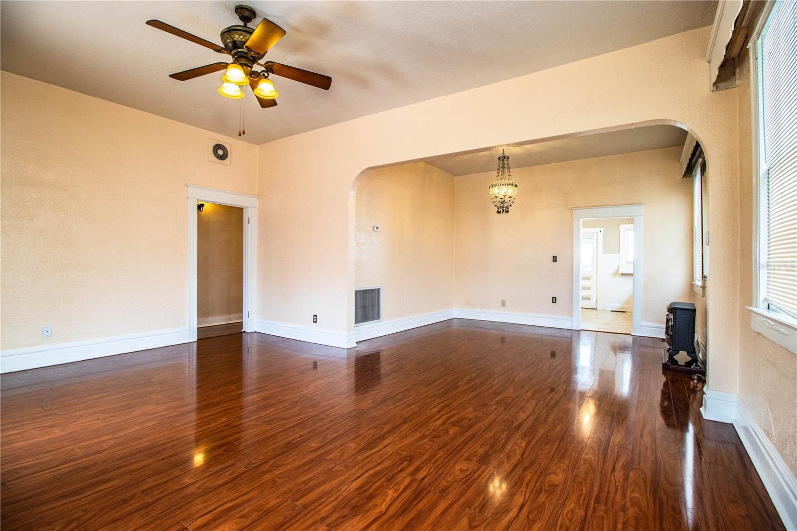 Listing photo id 13 for 1919 North A Street