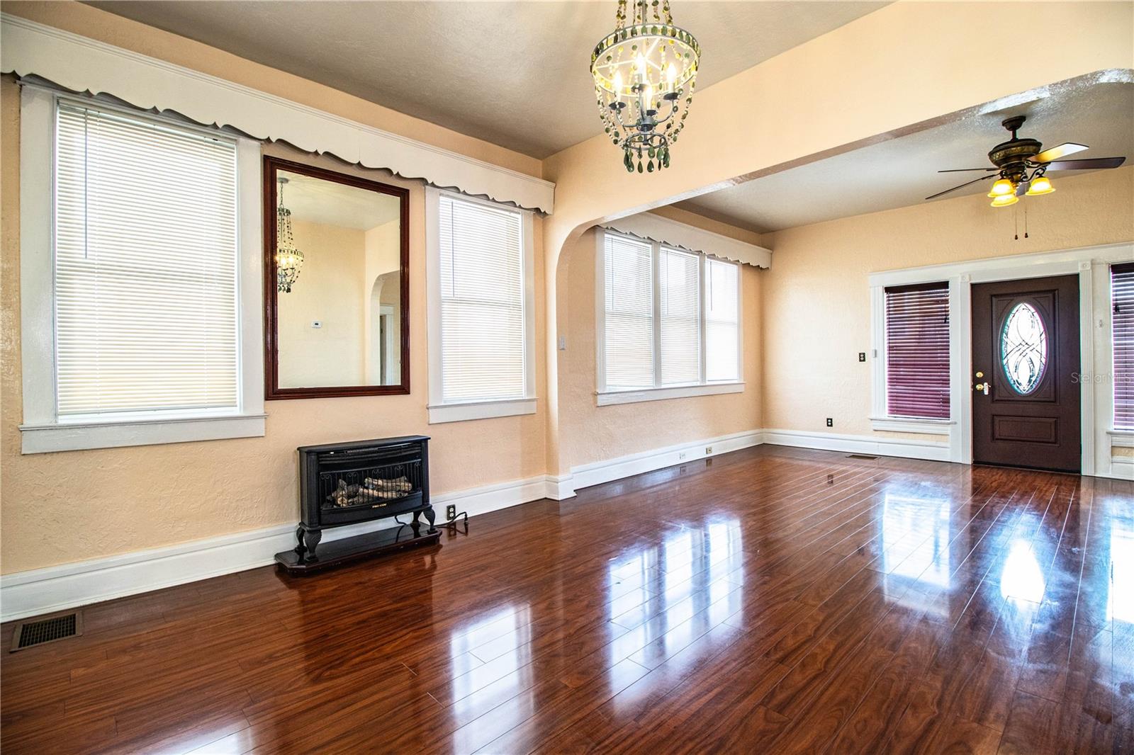 Listing photo id 15 for 1919 North A Street