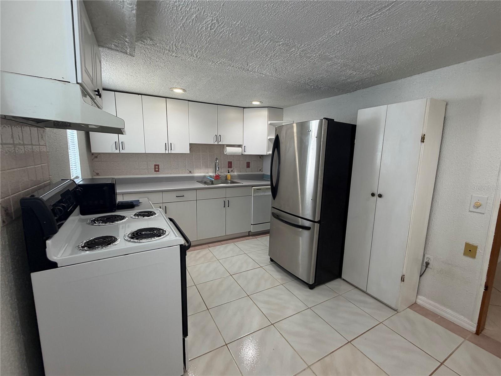 Listing photo id 35 for 1919 North A Street