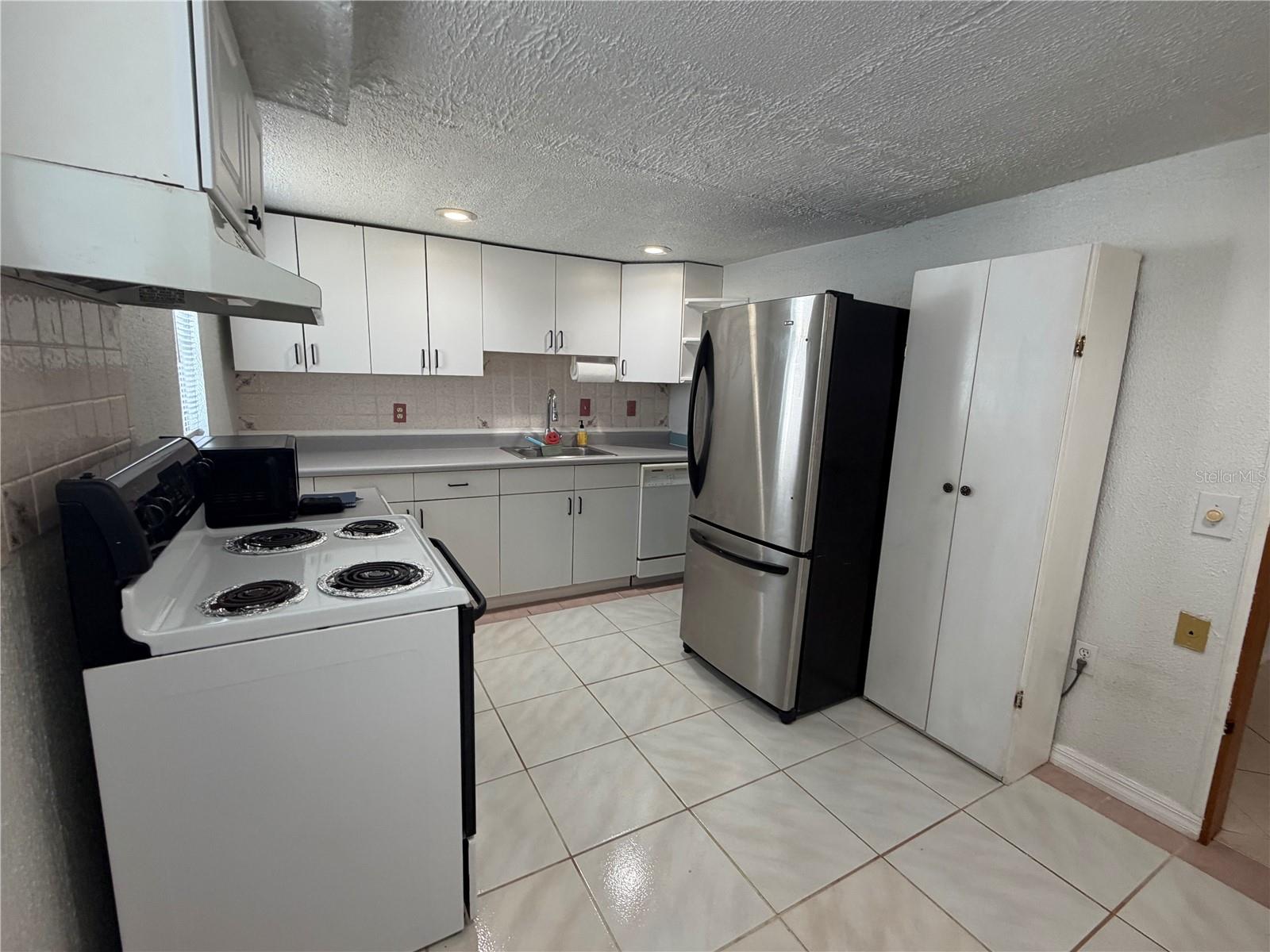 Listing photo id 36 for 1919 North A Street